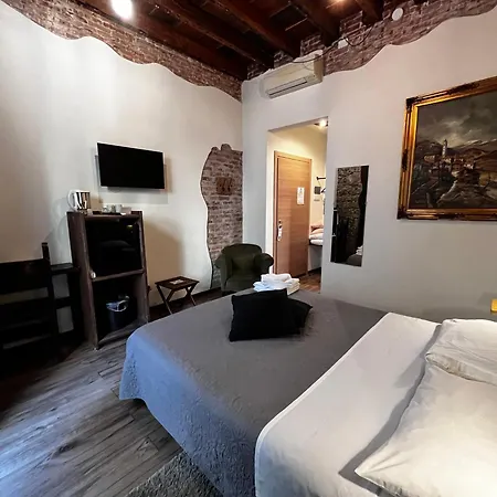 La Taverna Del Metallo Penzion La Spezia