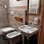 La Taverna Del Metallo Inn