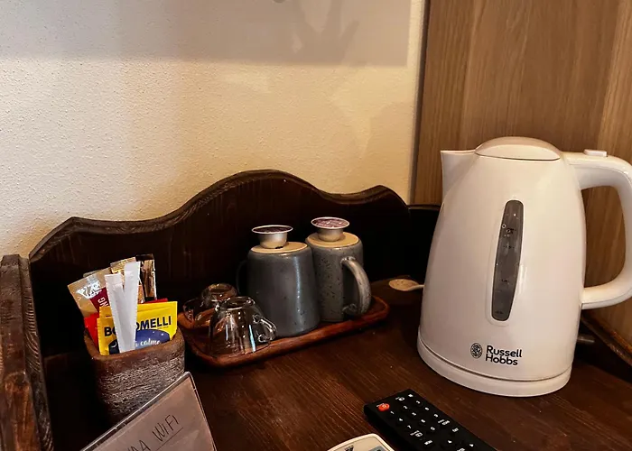 La Taverna Del Metallo Inn